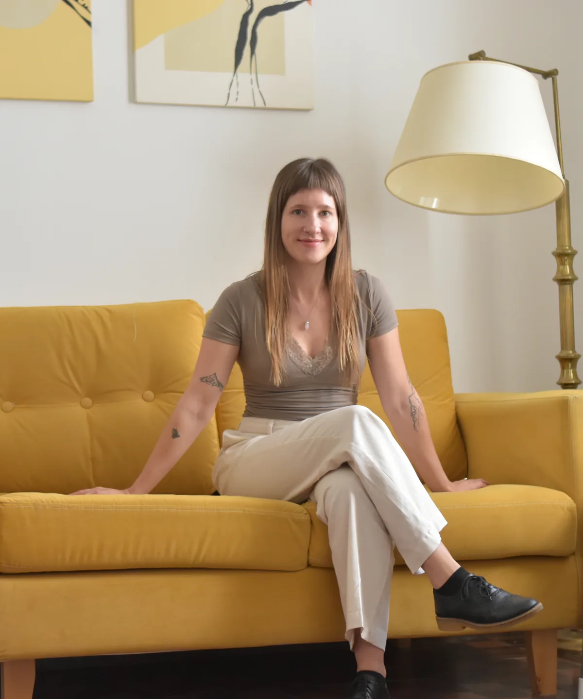 Ivana Kosak sentada en el consultorio